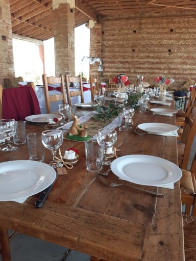 Table sous halle couverte
